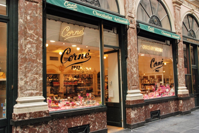 vitrine-MARIE-min_chocolate_chocolaterie_shop_luxury_chic_gallery_brussels_belgium-558146